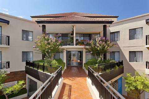 Astra Apartments The Griffin - Tourism Caloundra 2