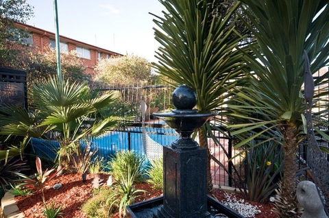 Country Plaza Queanbeyan - Tourism Caloundra 2