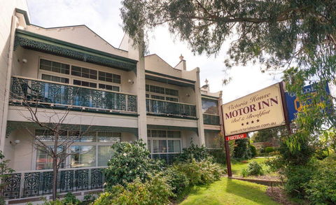 Victoria House Motor Inn - Tourism Caloundra 0