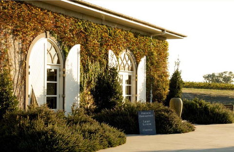 Victoria House Motor Inn - Tourism Caloundra 1