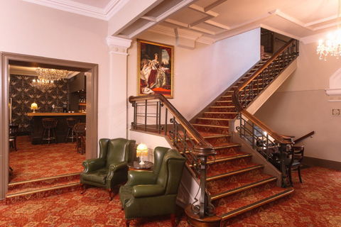 Hadley's Orient Hotel - Tourism Caloundra 2