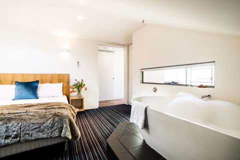 Salamanca Wharf Hotel - Tourism Caloundra 2