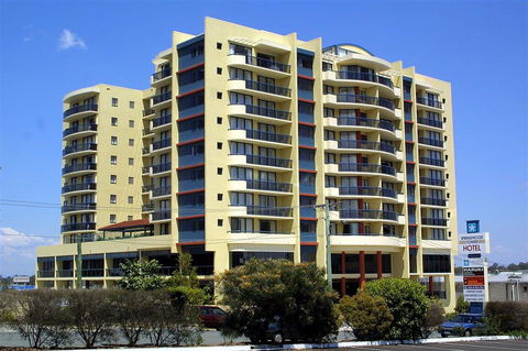 Springwood Tower Apartment Hotel - Tourism Caloundra 0