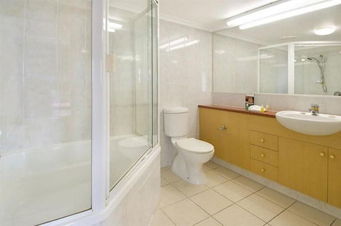Springwood Tower Apartment Hotel - Tourism Caloundra 2