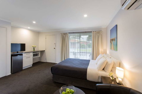Best Western Colonial Village Motel - Tourism Caloundra 2
