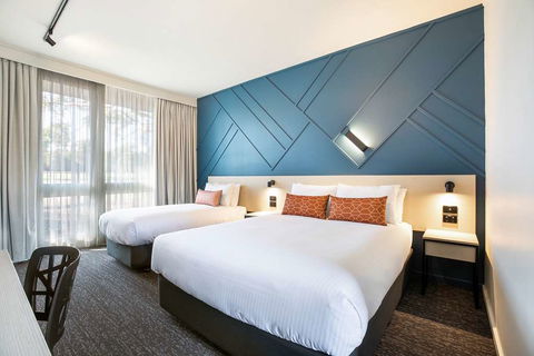 Nightcap At Sandown Park Hotel - Tourism Caloundra 1