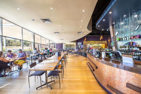 Nightcap At Sandown Park Hotel - Tourism Caloundra 6