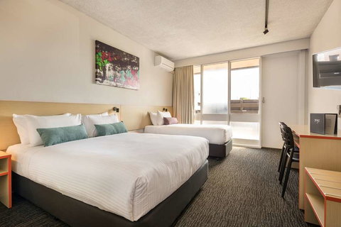 Nightcap At Waltzing Matilda Hotel - Tourism Caloundra 2