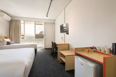 Nightcap At Waltzing Matilda Hotel - Tourism Caloundra 3