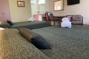Outback Motel - Tourism Caloundra 8