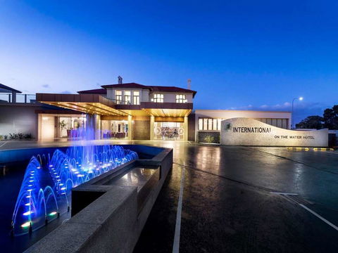 Swan River Hotel - Tourism Caloundra 0
