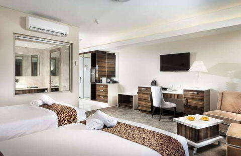 Swan River Hotel - Tourism Caloundra 3