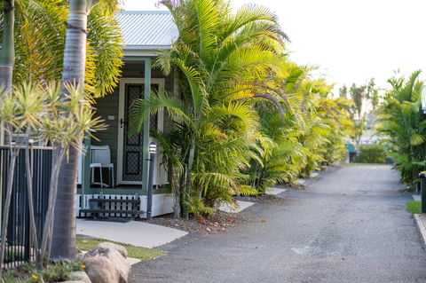 Barney Beach Accommodation Centre - Tourism Caloundra 0