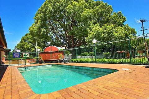 Garden City Motor Inn - Tourism Caloundra 1