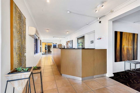 Comfort Inn Manhattan - Tourism Caloundra 2