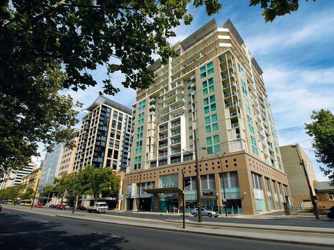 Oaks Embassy - Tourism Caloundra 0