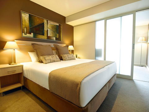 Oaks Embassy - Tourism Caloundra 2
