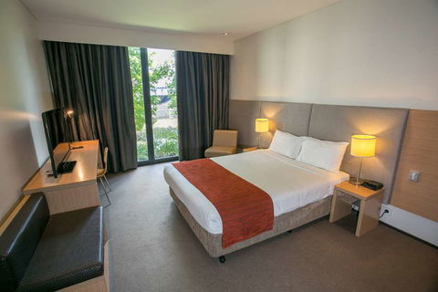 Alpha Hotel Eastern Creek - Tourism Caloundra 2