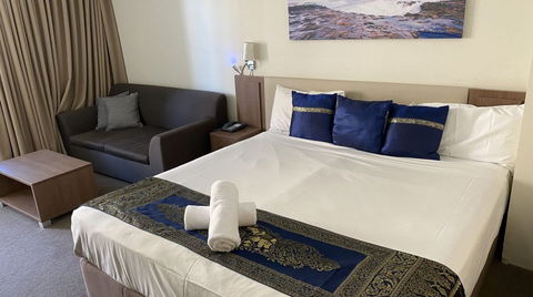 Peninsula Motor Inn - Tourism Caloundra 2