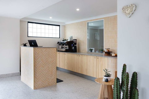 Hotel Hacienda - Tourism Caloundra 1