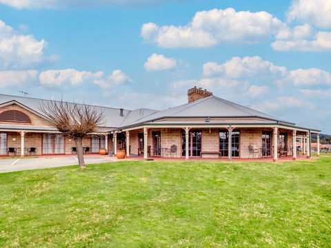 The Bowen Inn Motel - Tourism Caloundra 0