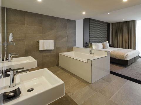 Pullman Brisbane Airport Hotel - Tourism Caloundra 3