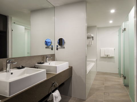 Pullman Brisbane Airport Hotel - Tourism Caloundra 5