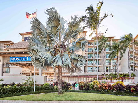 Novotel Cairns Oasis Resort - Tourism Caloundra 0