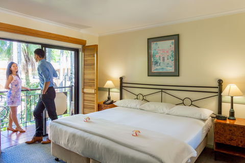 Palm Royale Cairns - Tourism Caloundra 3