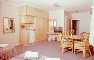 The Abbott Boutique Hotel - Tourism Caloundra 3