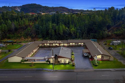 Gold Rush Inn - Tourism Caloundra 1