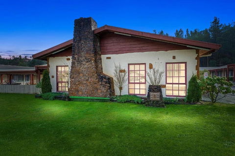 Gold Rush Inn - Tourism Caloundra 2