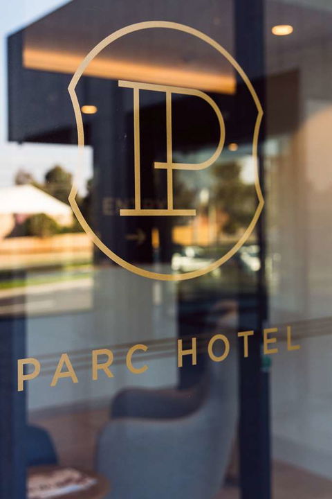Parc Hotel - Tourism Caloundra 0