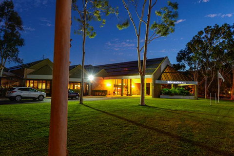 DoubleTree by Hilton Hotel Alice Springs - Tourism Caloundra 1
