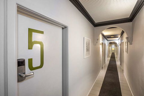 Skyways Hotel - Tourism Caloundra 1
