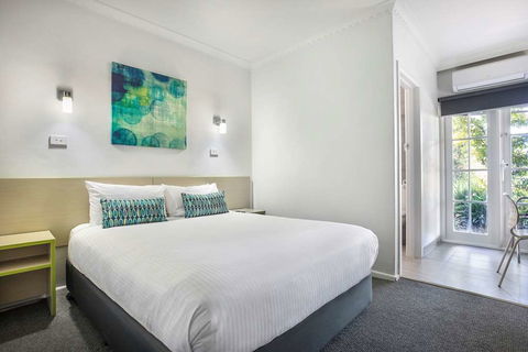 Skyways Hotel - Tourism Caloundra 2