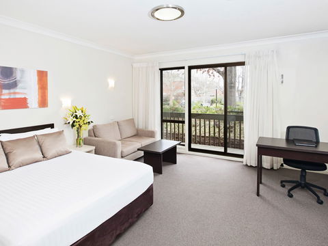 Ibis Styles Canberra Tall Trees - Tourism Caloundra 0