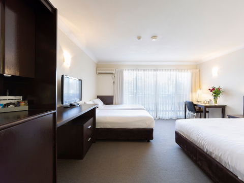Ibis Styles Canberra Tall Trees - Tourism Caloundra 2