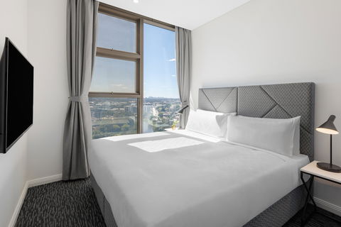 Meriton Suites George St - Tourism Caloundra 1