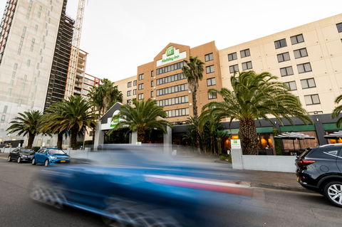 Holiday Inn Parramatta - Tourism Caloundra 1