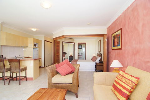 At Waters Edge Resort - Tourism Caloundra 2