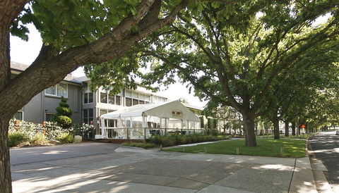 Forrest Hotel & Apartments - Tourism Caloundra 0