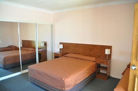 Townview Motel - Tourism Caloundra 1