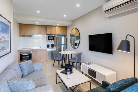 Meriton Suites Waterloo - Tourism Caloundra 1