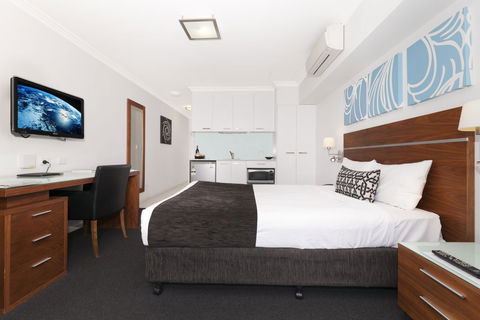 Chino Hotel - Tourism Caloundra 2