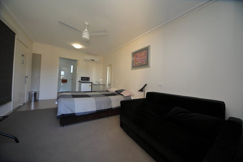 Black Rock Inn - Tourism Caloundra 2