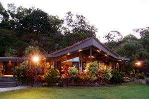 Trinity Beach Palace - Tourism Caloundra 0