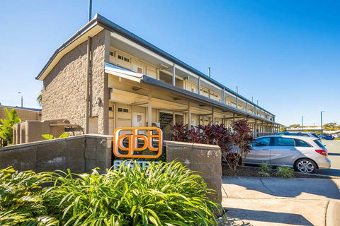 Nightcap at Golden Beach Tavern - Tourism Caloundra 0