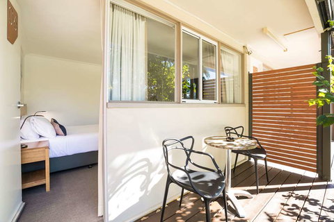 Nightcap at Golden Beach Tavern - Tourism Caloundra 4