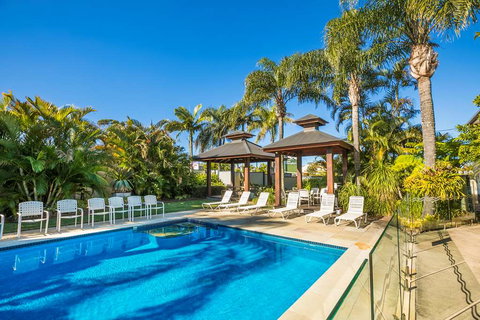 Nightcap at Golden Beach Tavern - Tourism Caloundra 10